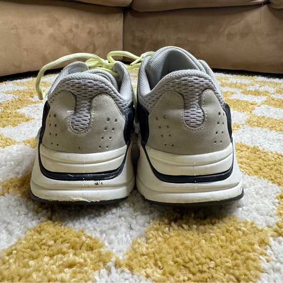 Adidas Yeezy Boost 700 WaveRunners Size 9 - Picture 2 of 10